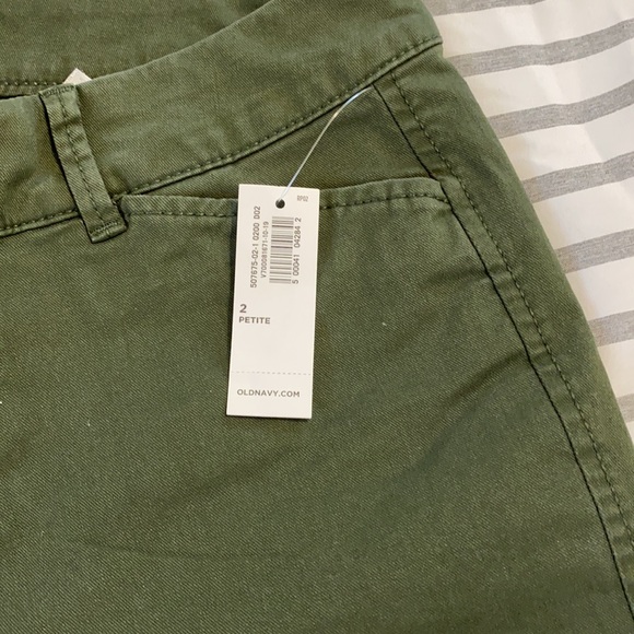 Old Navy mid rise pixie crop pant - Picture 5 of 5